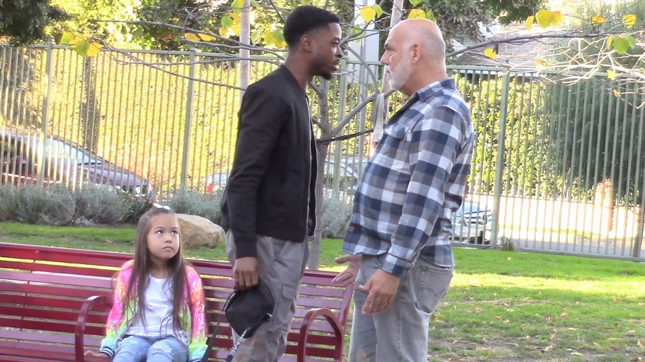 Small Girl Was Being Kidnapped By Strange Guy. What Happens Is Shocking