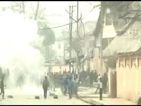 Srinagar: Mob pelt stones, beat police officials after missing youth’s body was found