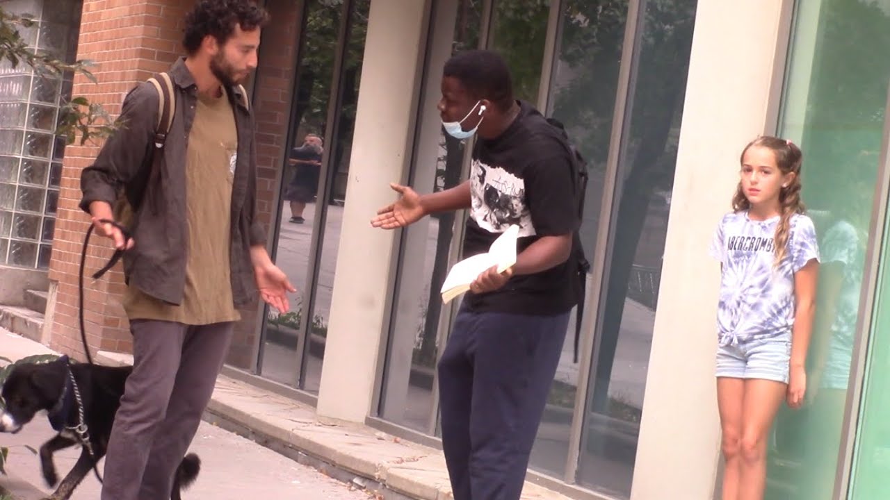 Little Girl Was Being Kidnapped By Strange Man. What Happens Is Shocking