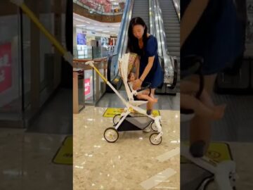 Adjust the angle to make the baby sit more comfortable. #stroller #kids #babystroller #momtok #fyp