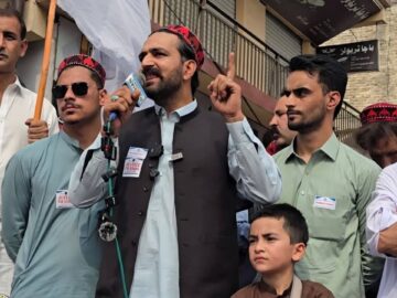 PTM Activist Ajab Khan Toriyali Speaks at Swat Protest Demanding Reshma’s Recovery