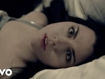 Evanescence – Bring Me To Life (Official HD Music Video) ft. Paul McCoy