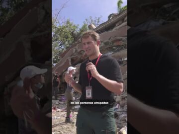 Este equipo de rescate estadounidense ayuda a encontrar víctimas en Venezuela
