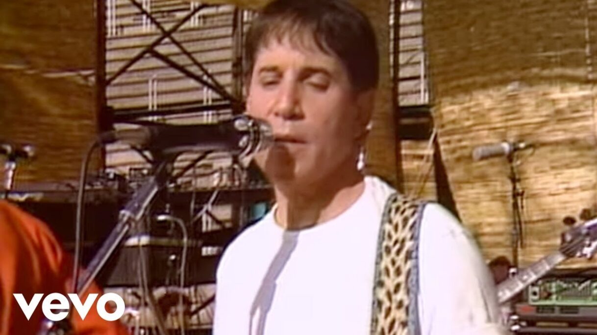 Paul Simon – Diamonds On The Soles Of Her Shoes (from The African Concert, 1987)