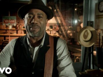 Darius Rucker – Wagon Wheel (Official Music Video)