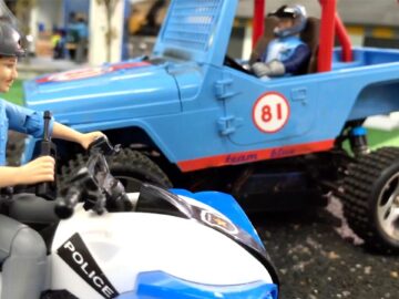 Bruder Toys & PLAYMOBIL Drama! Johnny Must Save the Kid! | Dinosaur Rescue Mission in Jack City!