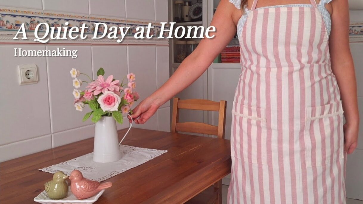 Sewing an Easy Adjustable Apron, Homemade Quiche & Home Decor | Slow Living 🌿