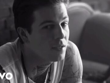 The Neighbourhood – Sweater Weather (Official Video)
